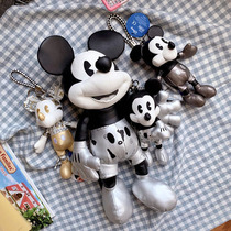 Specific piece of pimic paparazzi upscale car key buttoned with pendant key button to give a refined gift decoration