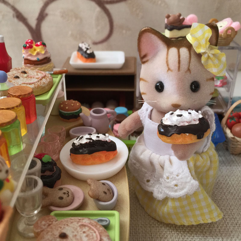 1 12 mini-food to play as a family wine and play scene cream puff bread