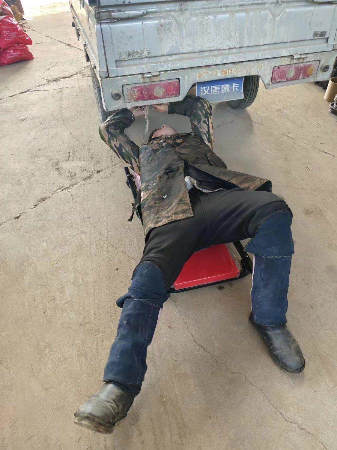 Автомобиль настилают доски 汽修36修车铁滑板车40加厚款工具修车躺板睡板车维修专用带轮移动