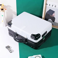 Белый с черным [угол алюминиевого пакета]