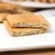 Biscuits ນົມແຄລຊຽມ 5 ປອນ ບັນຈຸ 2500g ປະມານ 100 ຊອງ ເຂົ້າຈີ່ນົມແຄວຊຽມທີ່ເຄັ່ງຄັດແບບເກົ່າໆ ເຂົ້າໜົມປັງເຂົ້າໜົມປັງກອບເປັນກ້ອນ