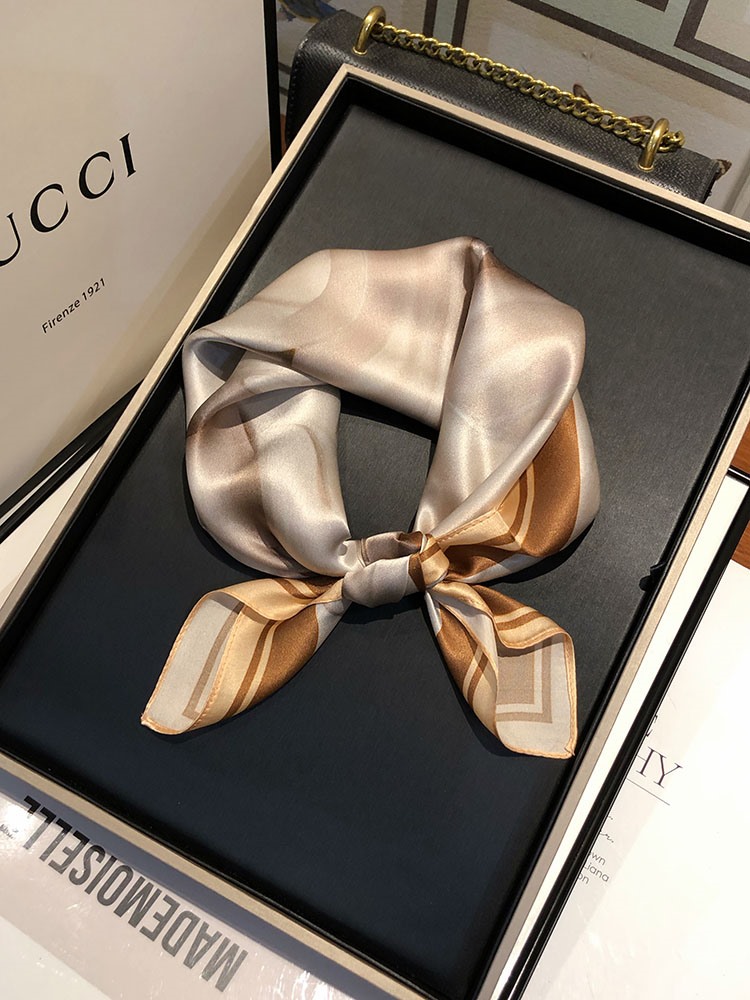 Silk towel female autumn winter square towel with silk silk scarf Han milk tea small tissue high-end gift