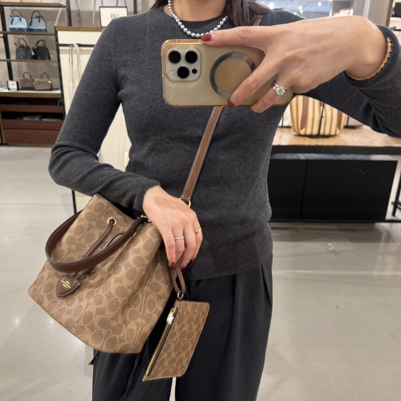 Sister Li's American Purchasing Agent: Coach's New Rowan Drawstring Bucket Bag with Built-In Coin Purse, Women's Crossbody Shoulder Bag Sister Li's American Purchasing Agent: Coach's New Rowan Drawstring Bucket Bag with Built-In Coin Purse, Women's Crossbody Shoulder Bag