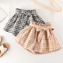 Girls shorts outside wear summer loose casual 2021 new foreign style thin childrens pants childrens cotton plaid pants