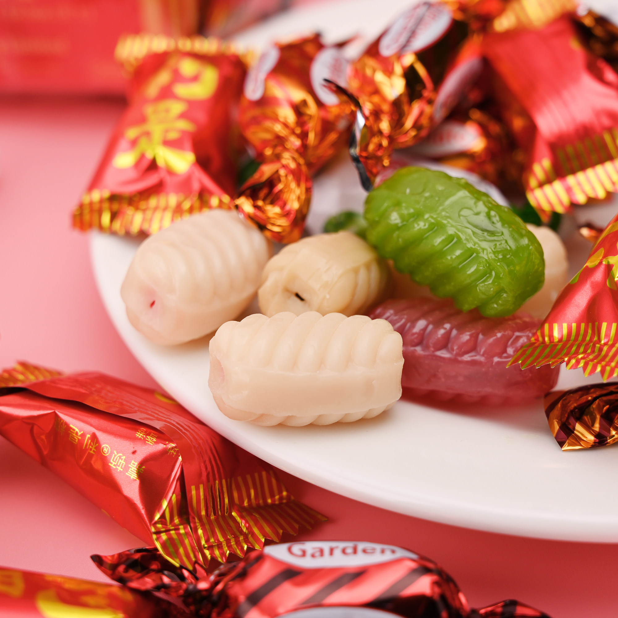 Hong Kong version of Garden Strawberry Sandwich hard candy Festive Wedding candy 350g bag of candy