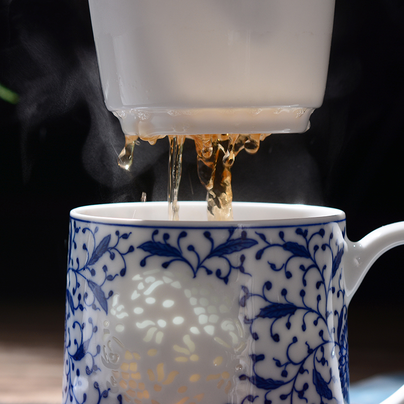 Jingdezhen ceramic tea cups exquisite separation mark cup tea cup with cover filter cup household ipads porcelain cup