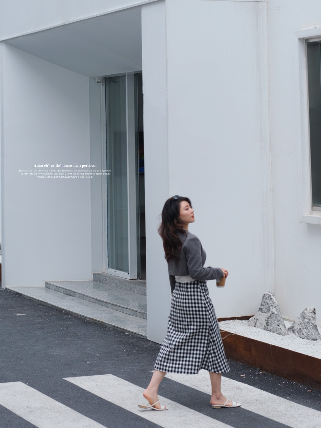 JML姜麦粒 不规则褶皱设计黑白格棋盘格中长款高腰a字半身裙微胖详情18