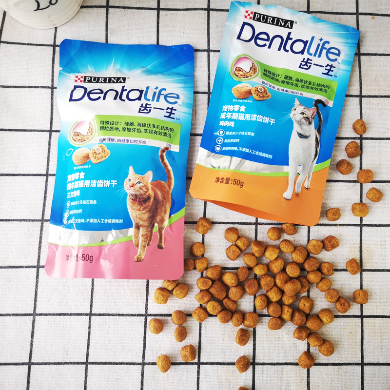 Purina Dental Care Biscuits for Adult Cats, Cat Snacks, Chicken and Salmon Flavor, 50g