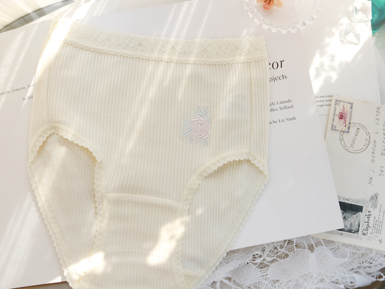 Cotton thoáng khí của phụ nữ cao eo đồ lót màu rắn chủ đề cotton bag hip mềm đơn giản thoải mái tóm tắt thêu Nhật Bản