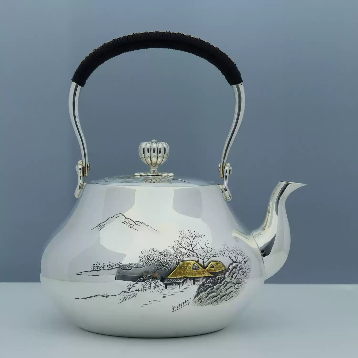 森川榮月手工純銀湯沸壺日本侘寂風設計鏨刻鎏金牡丹900ml