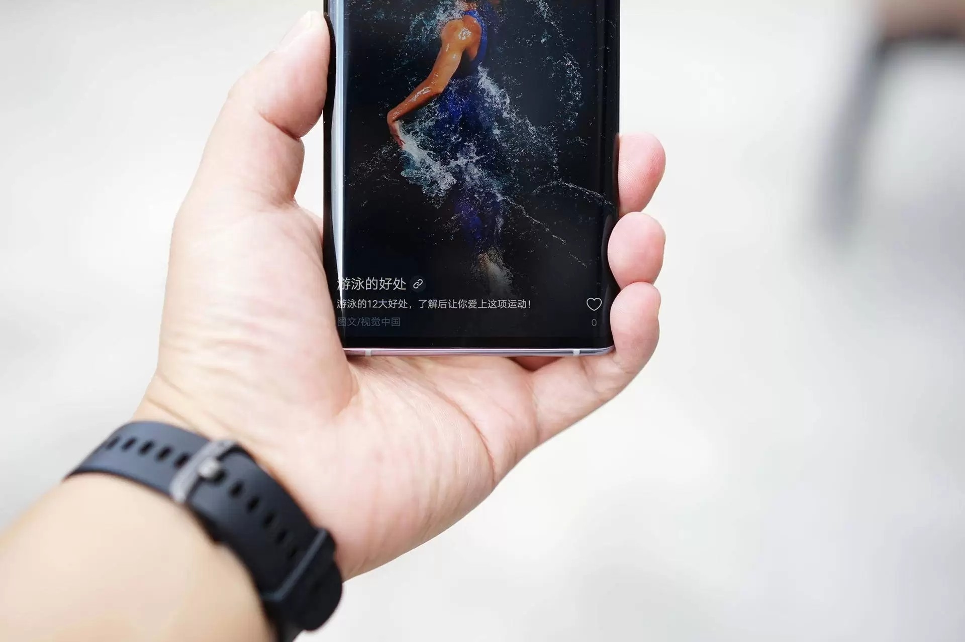 vivo手机屏占比例高达99.6%