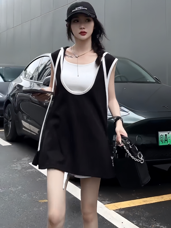 Trendy and Stylish Casual Suit for Women, Summer Niche Color-Blocked Hooded Sleeveless Vest, Wide-Leg Shorts Three-Piece Set
