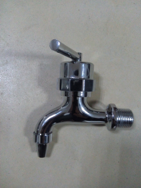 Thép không gỉ tiết kiệm năng lượng nước nóng lạnh nước nóng giao diện 4 điểm E phần quay 2 điểm vòi tròn với tay quay bánh xe loc nuoc phen