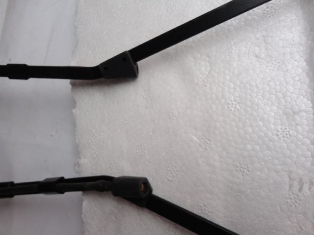 Auman sư tử ETX9 Kunlun tự dỡ ETX6 gạt nước cánh tay gạt nước gạt nước cần gạt mưa