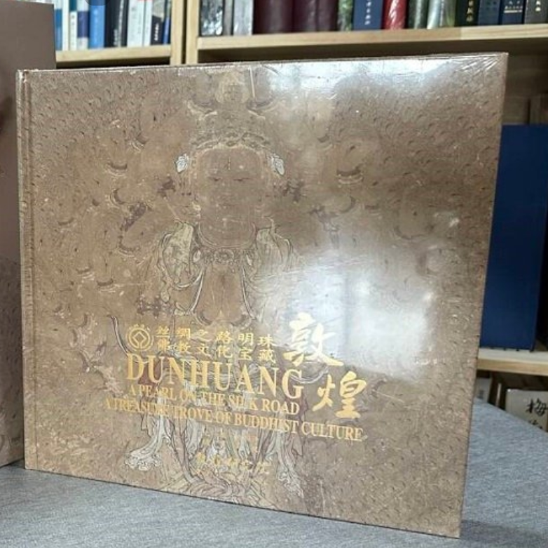 Authentic New Book with Plastic Cover: Dunhuang, Pearl of the Silk Road, Buddhist Cultural Treasure. Edited by Fan Jinshi; Photographed by Wu Jian. China Travel Publishing House Authentic New Book with Plastic Cover: Dunhuang, Pearl of the Silk Road, Buddhist Cultural Treasure. Edited by Fan Jinshi; Photographed by Wu Jian. China Travel Publishing House