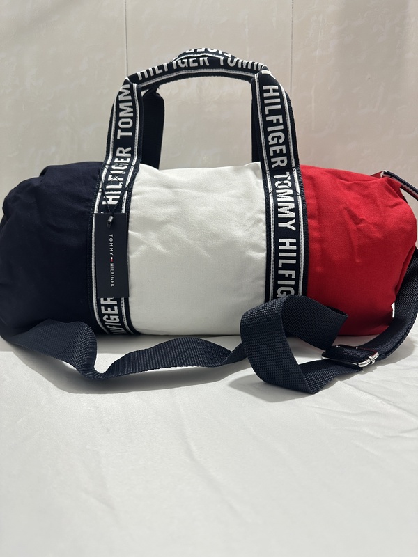 Oumao Cat Tommy Color-Blocked Shoulder Bag Crossbody Bag Oumao Cat Tommy Color-Blocked Shoulder Bag Crossbody Bag