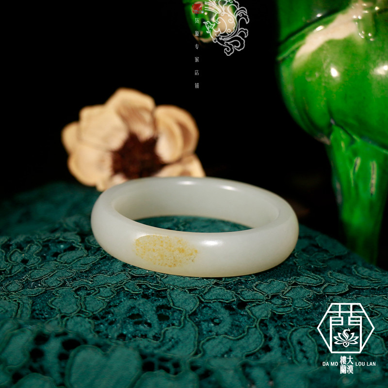 (Attentive Quality) Large Moorland Lan Pau True Xinjiang and Tian Yubai jade seed Sprinkle Gold Leather Bracelet Female Jade Bracelet