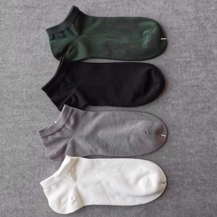 Seamless Cotton Socks for Men, Ankle-Length Short Socks, Solid Color Basic Style, Comfortable, Sweat-Absorbent, and Odor-Resistant Socks