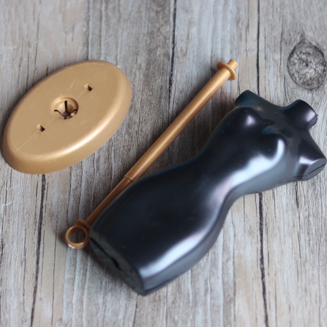 (6 sub-va hideout) clothes hanger children's clothes try and wear humanoid model frame to shoot props ova-house swing piece