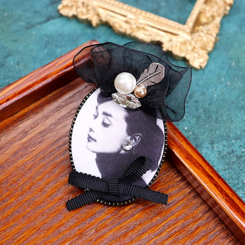 Ткань, значок, брошь с кисточками на лацкан, аксессуар, в британском стиле, в стиле Шанель