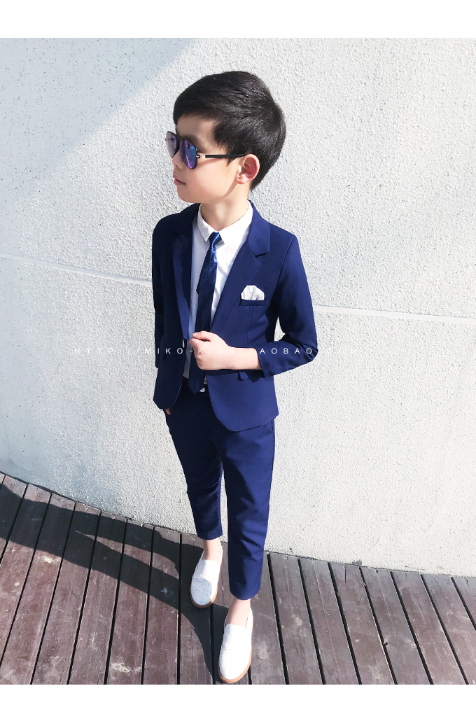 Mùa xuân trẻ em quần áo bé trai phù hợp với đám cưới hoa cô gái chủ nhà sàn catwalk cậu bé biểu diễn đàn piano đồ bộ cho bé gái