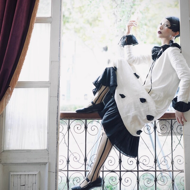 1920S｜Piero on the Balcony｜Black Gauze Lapel Dress with Small Floral Embellishments, Loose Fit in Cotton and Linen