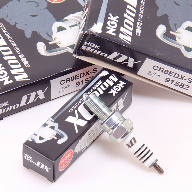 Japan NGK Yibo Liaojin spark plugs are suitable for Kawasaki Ninja 400 Z400 Ninja400 original spark plugs