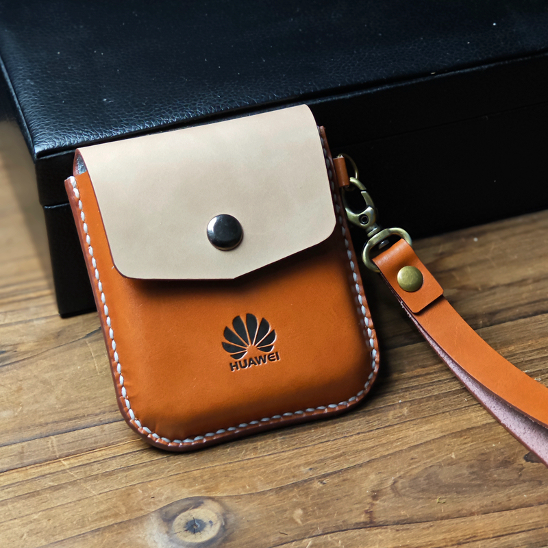 Sheath-Style Phone Case with Large Vertical Cover Suitable for Huawei Pura X2, Genuine Leather Case for Pura X Max, Protective Phone Case That Can Be Carried by Hand or Worn as a Crossbody Strap, Foldable Screen Leather Case Sheath-Style Phone Case with Large Vertical Cover Suitable for Huawei Pura X2, Genuine Leather Case for Pura X Max, Protective Phone Case That Can Be Carried by Hand or Worn as a Crossbody Strap, Foldable Screen Leather Case