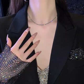 2025 New Model Light Luxury Niche Design Starry Sky Necklace for Women, High-End Clavicle Chain Accessory, Elegant Neck Chain