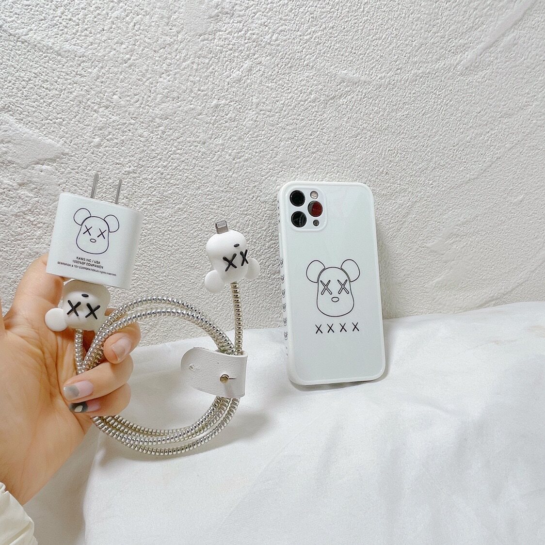 Applicable Apple 12Pro national line mobile phone data line protective sleeve 18w20w quick-charging charger sticker 13pro line