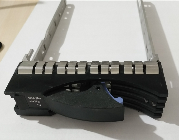 IBM 43W7633 DS3400 X3400 X3550 X3650 SAS SATA3 5 "hard drive bracket