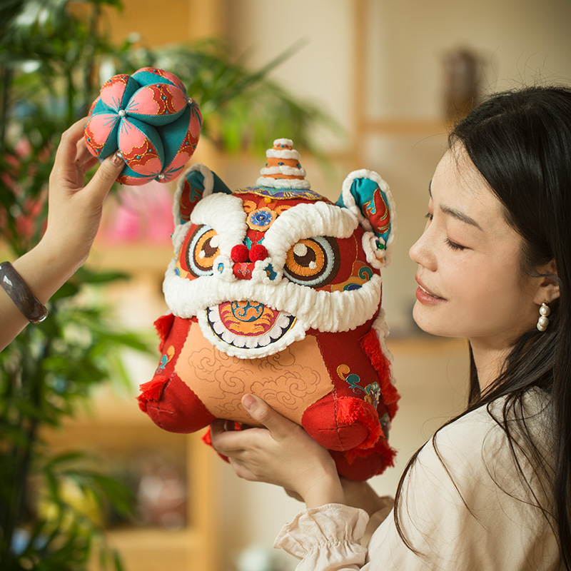 Arca handmade embroidery diy material bag Chinese wind Awakening Lion's solid doll swinging piece creative gift-Taobao