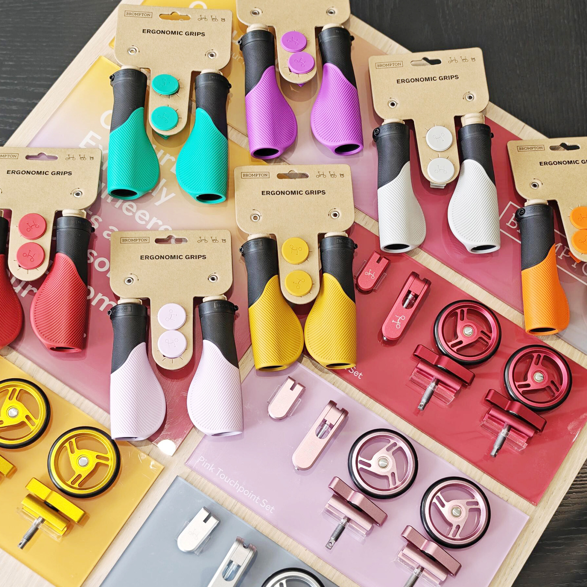 Fuyao製折りたたみ自転車用アクセサリー、オリジナルカラーの人間工学に基づいたハンドルグリップ（肉球パッド付き）。