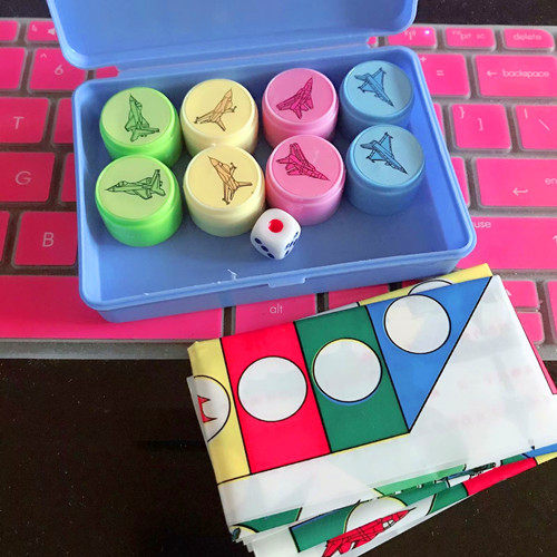 80 - post childhood memory of nostalgic classic flight chess toys