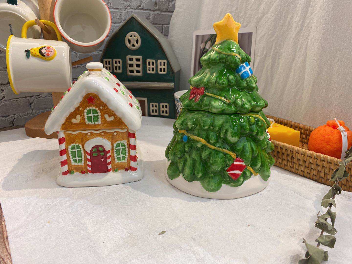 Export foreign ceramic gingerbread house Christmas tree with lid jar