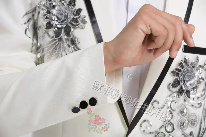 Trang phục nam mới thêu phù hợp với sân khấu hợp xướng trang phục ca sĩ chủ nhà áo dài