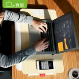 Sai Whale стоит на столе с офисным подъемом и складным компьютерным кронштейном.