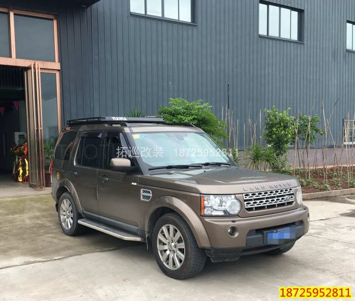 Land Rover đã phát hiện ra rằng 4 và 3 chiếc xe tải có giá đỡ đặc biệt được sửa đổi trên giá để mở rộng bệ đỡ hành lý - Roof Rack