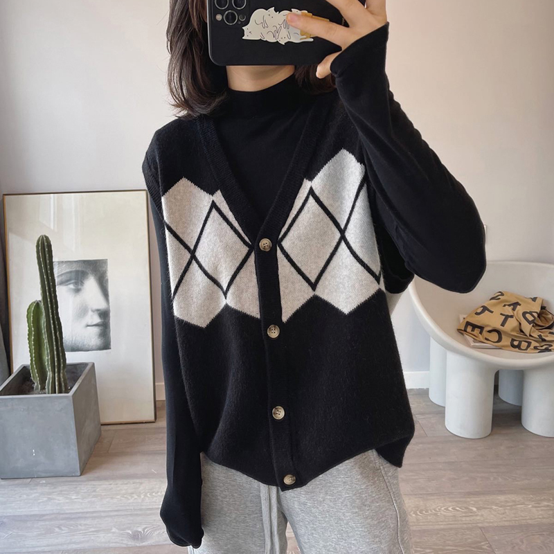 Autumn new products simple contrasting color diamond knitted vest women's Korean version V-neck folded waistcoat design sweater vest