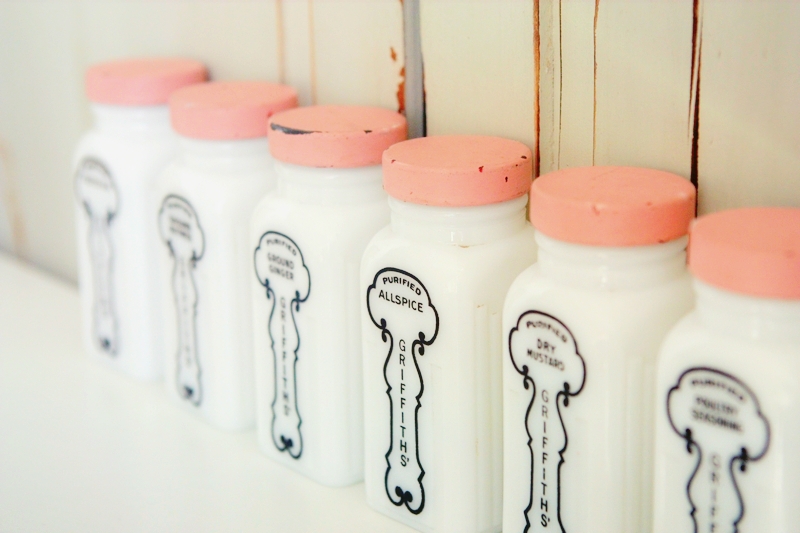 17-02 US 1950S Antiquity Antique Milk Glass Seasoning Jars * One Price TP19