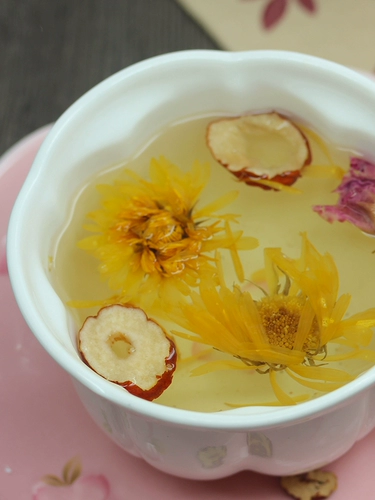 Красные свидания сухой 20 г хрустящий хрустящий Синьцзян Руоцян хрустящий мясо густо