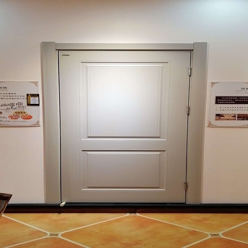 The wooden door of the Senbao