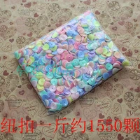 На фунт приходится около 1550 пуговиц.