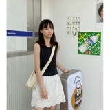 Топ с чашечками, короткая майка топ, футболка без рукавов, с вышивкой