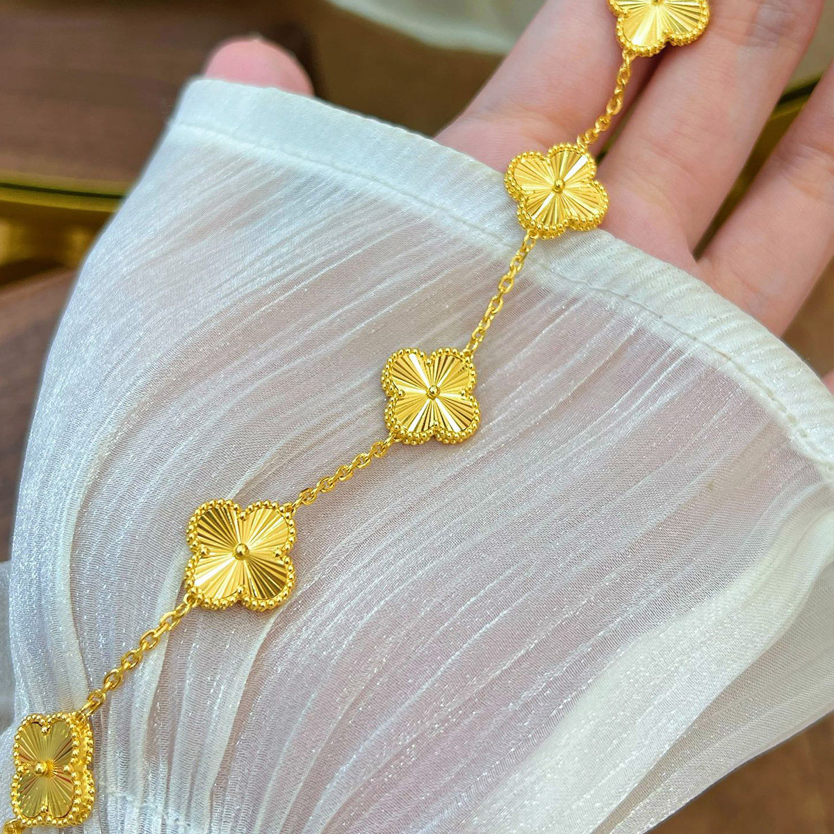 黄金价格会跌下来吗？最新消息是什么？-黄金价格-淘宝百科网