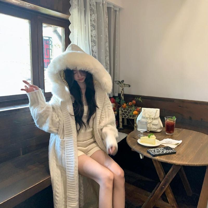 Autumn and Winter Relaxed and Lazy Style Hooded Cable Knit Long Cardigan Thick Sweater Coat with Detachable Fur Collar
