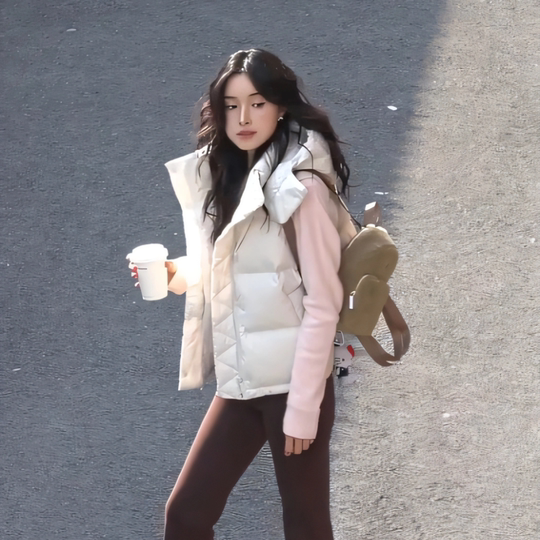 The same model in the mall as Wunder Puff new four-panel yoga vest down jacket puff hooded short coat for women