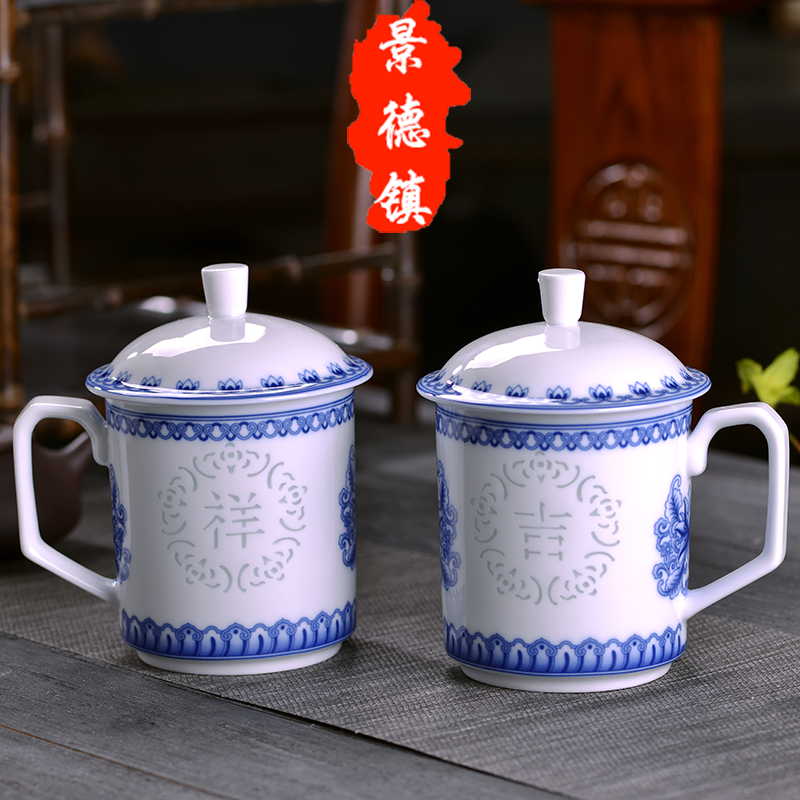 Jingdezhen blue and white and exquisite ceramic cups with cover Chinese tea cup mark cup home office gift