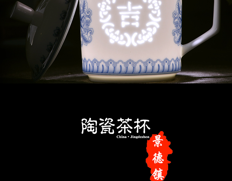 Jingdezhen blue and white and exquisite ceramic cups with cover Chinese tea cup mark cup home office gift