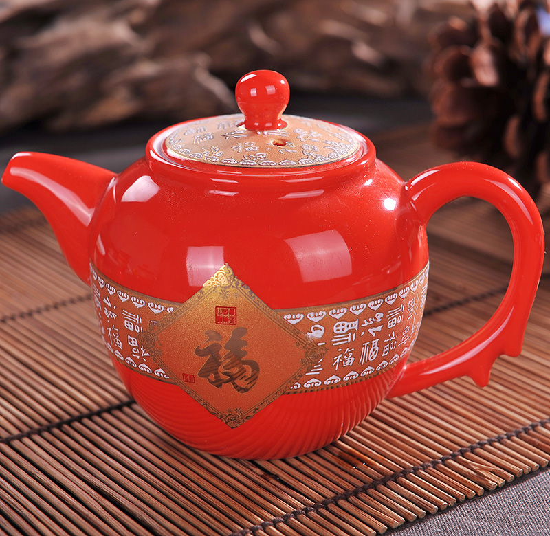 Kung fu tea set suit to Mary a complete set of red porcelain jingdezhen ceramics gold teapot teacup tureen wedding taking by hand